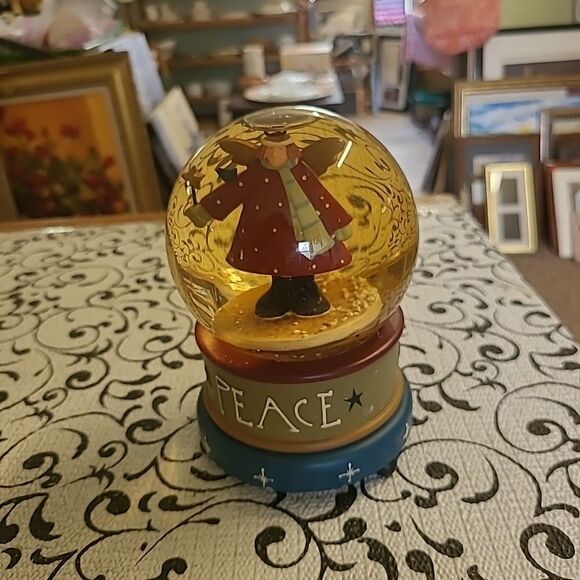 2007 Peace Snowglobe Music Box - Picture 1 of 5